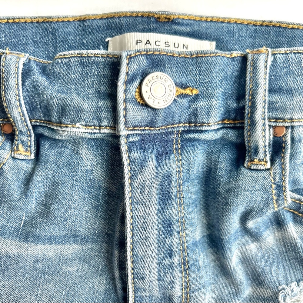 🍒(A221) Women’s Pac Sun Jean Shorts The Shortie. Size: 28 - Picture 3 of 12
